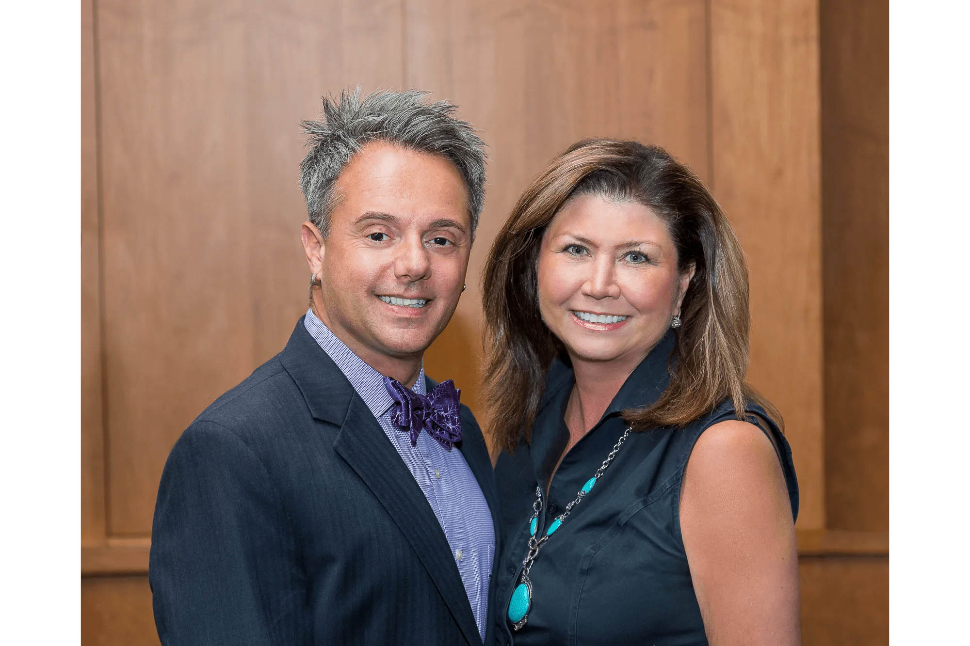Knoxville corporate event photographer captures two attendees posing together at a business convention.